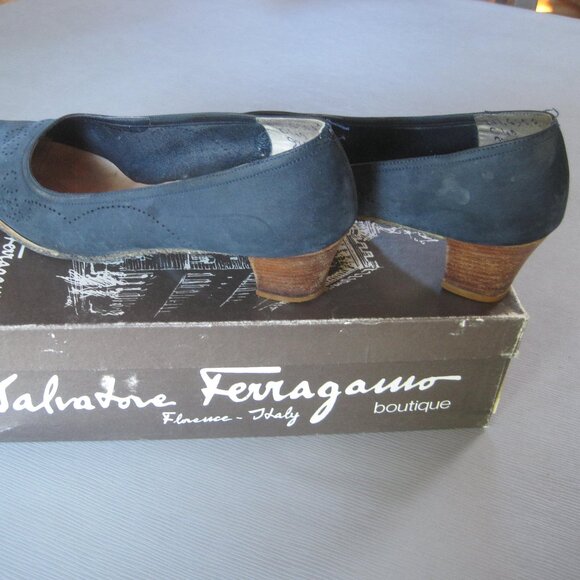 Salvatore FERRAGAMO Boutique Shoes 2” High Heel Pumps women’s shoes US 9 1/2 B. - Picture 3 of 4
